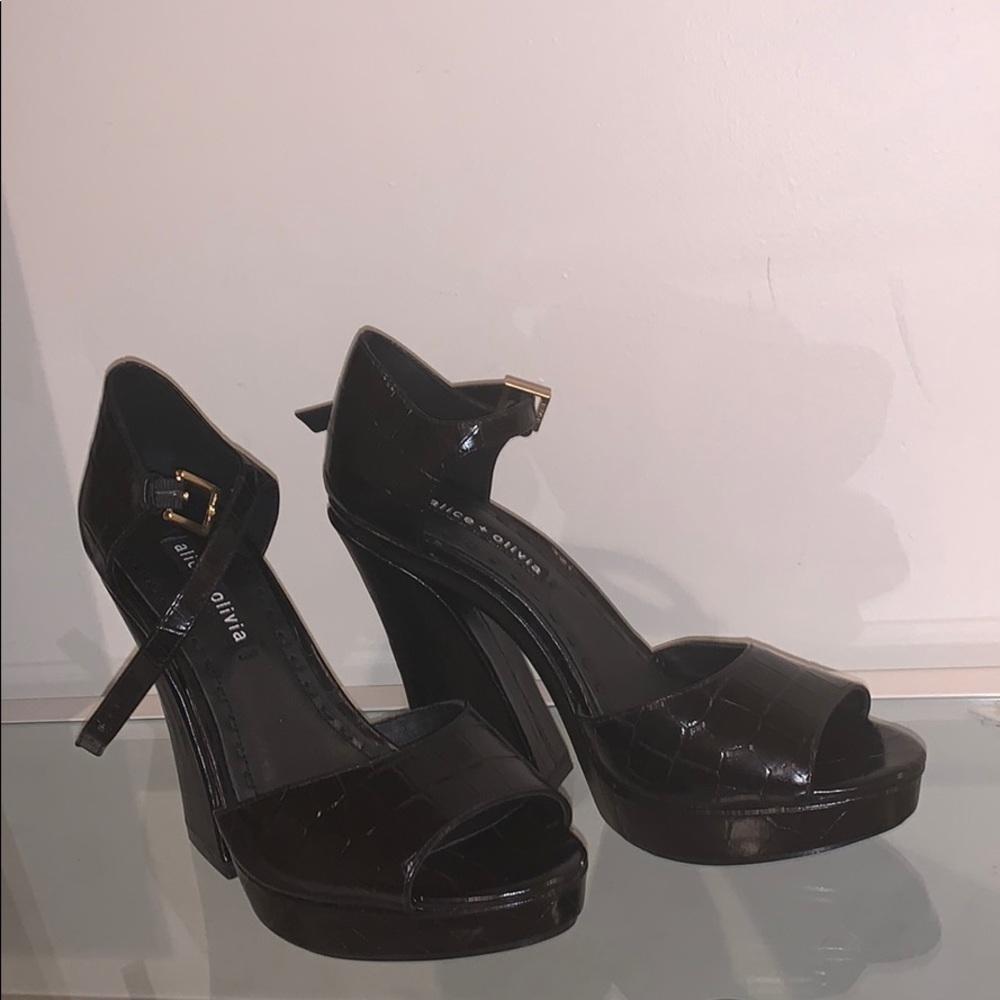 Alice + Olivia BRAND NEW beautiful snakeskin heels